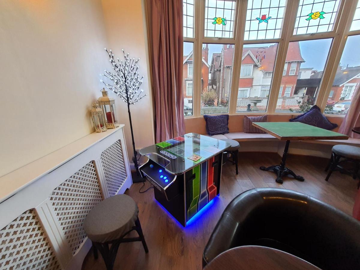 Bed and Breakfast Caxton House Скегнесс Экстерьер фото