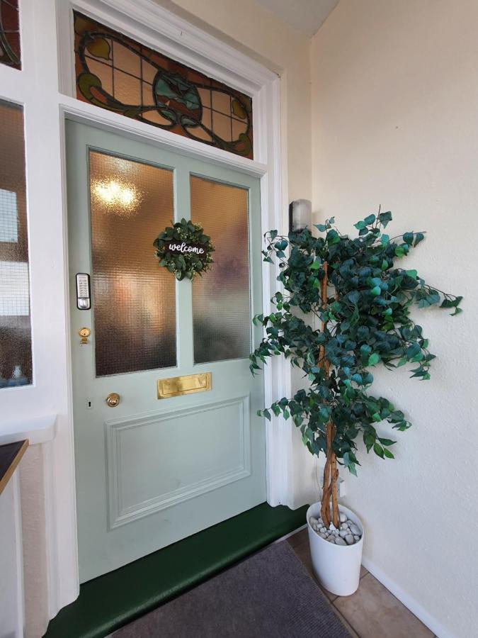 Bed and Breakfast Caxton House Скегнесс Экстерьер фото