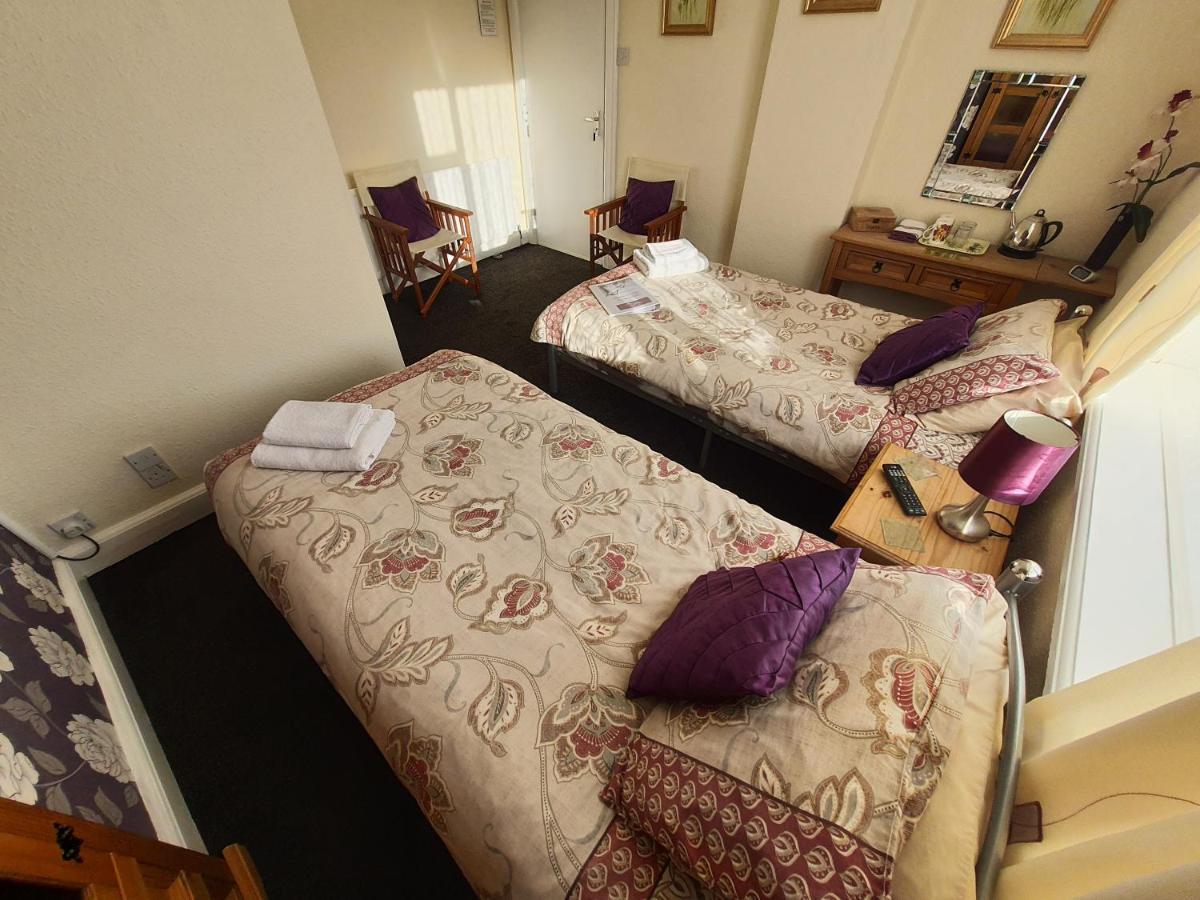 Bed and Breakfast Caxton House Скегнесс Экстерьер фото