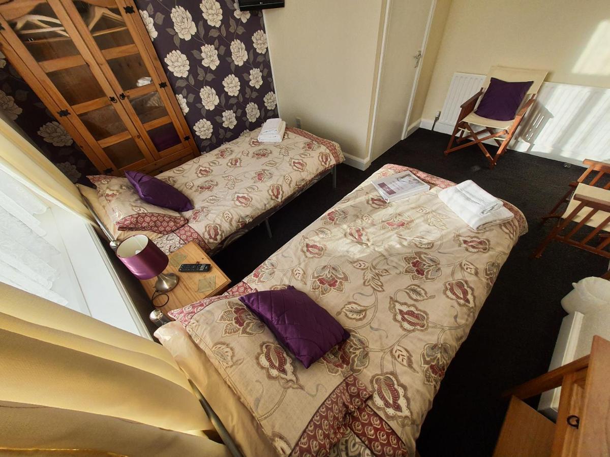Bed and Breakfast Caxton House Скегнесс Экстерьер фото